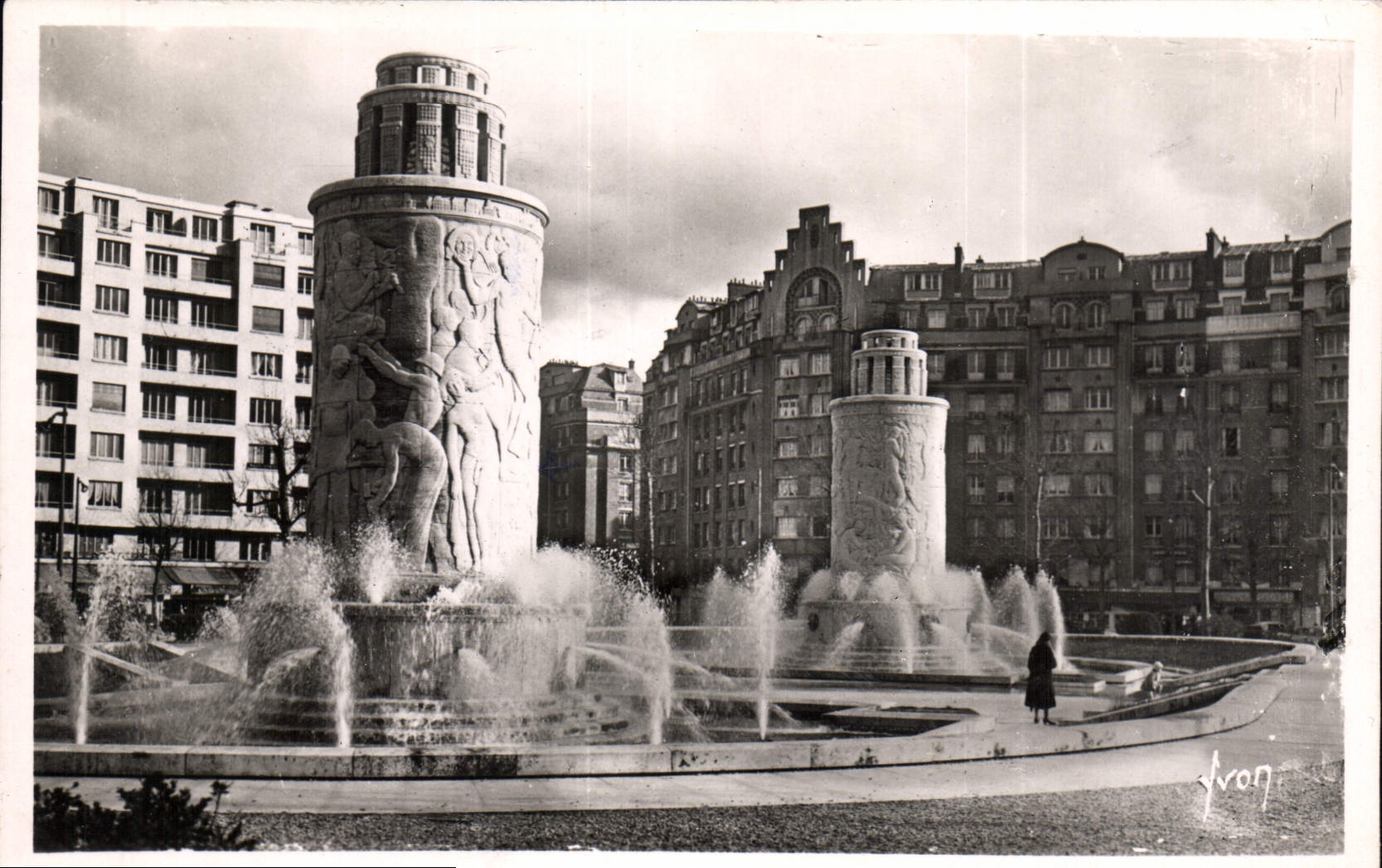 MODERN CARD Paris fountains of the door St Cloud