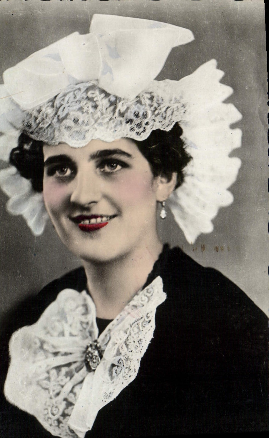 VINTAGE POSTCARD Fantaisie Angers Woman Caps Angevine Folklore