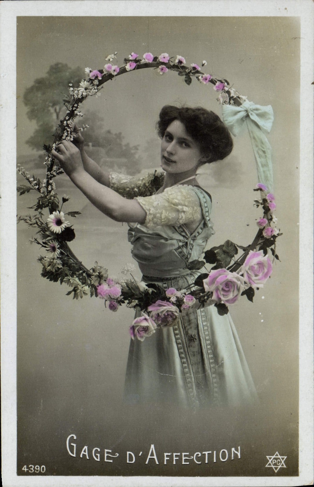 VINTAGE POSTCARD Fantaisie Woman Guarantees affection