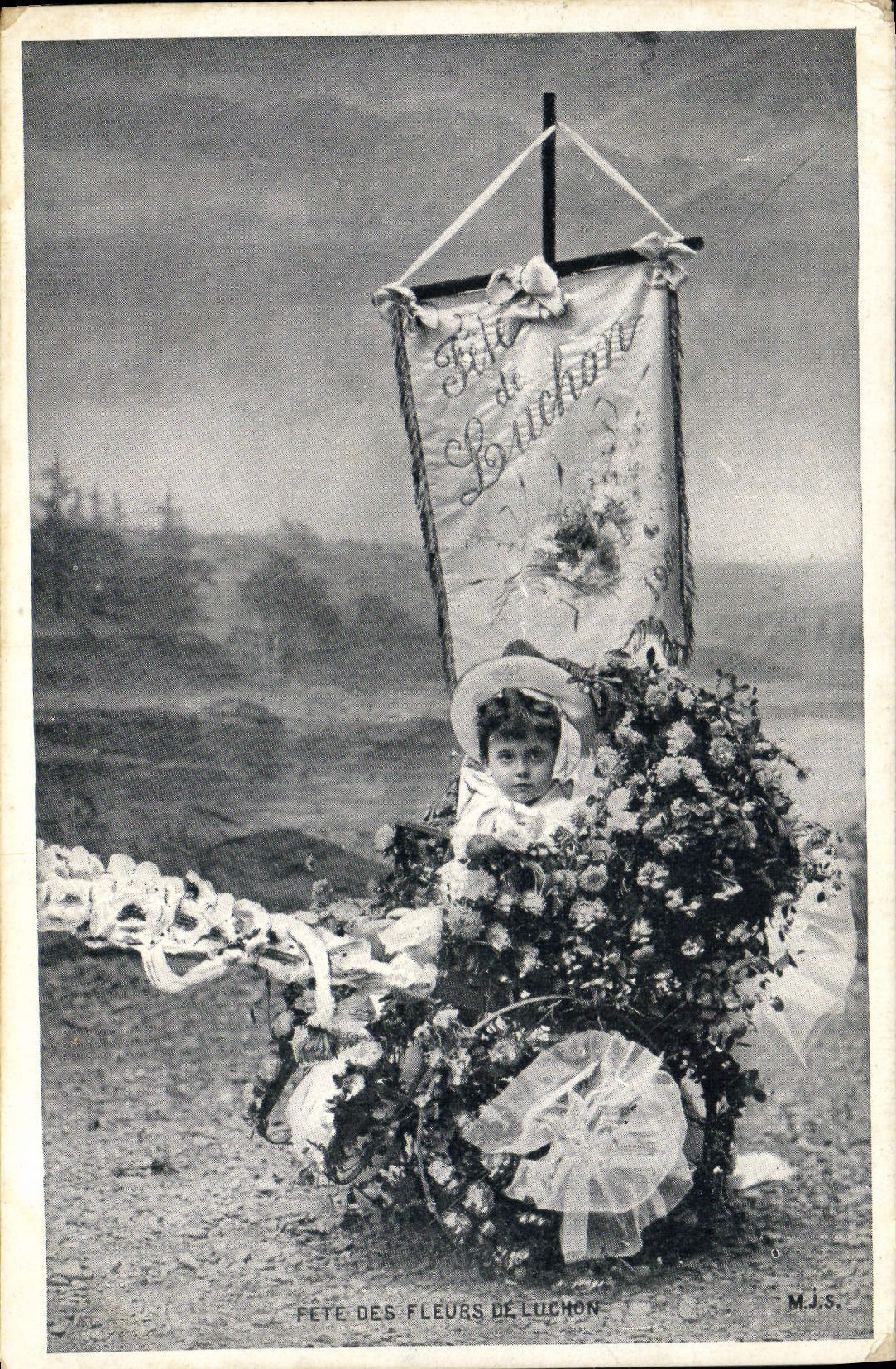 VINTAGE POSTCARD Fantaisie Child Celebrates flowers of Luchon