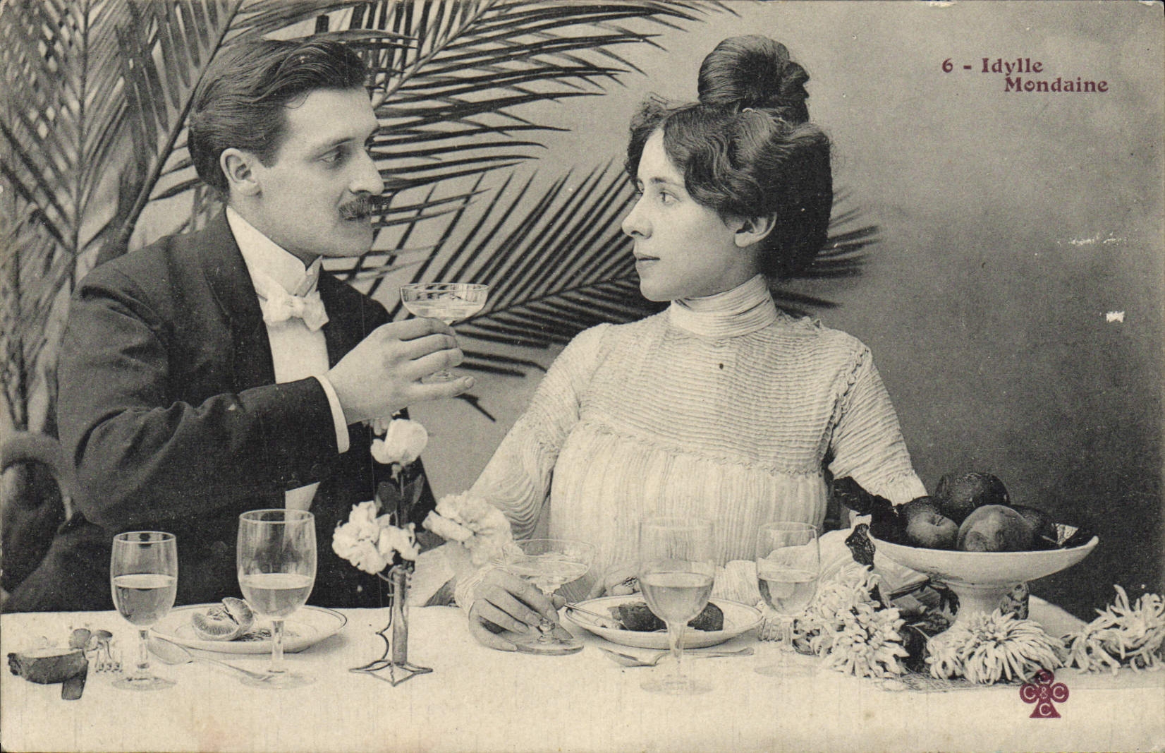 VINTAGE POSTCARD fashionable Idylle Fantasy Woman