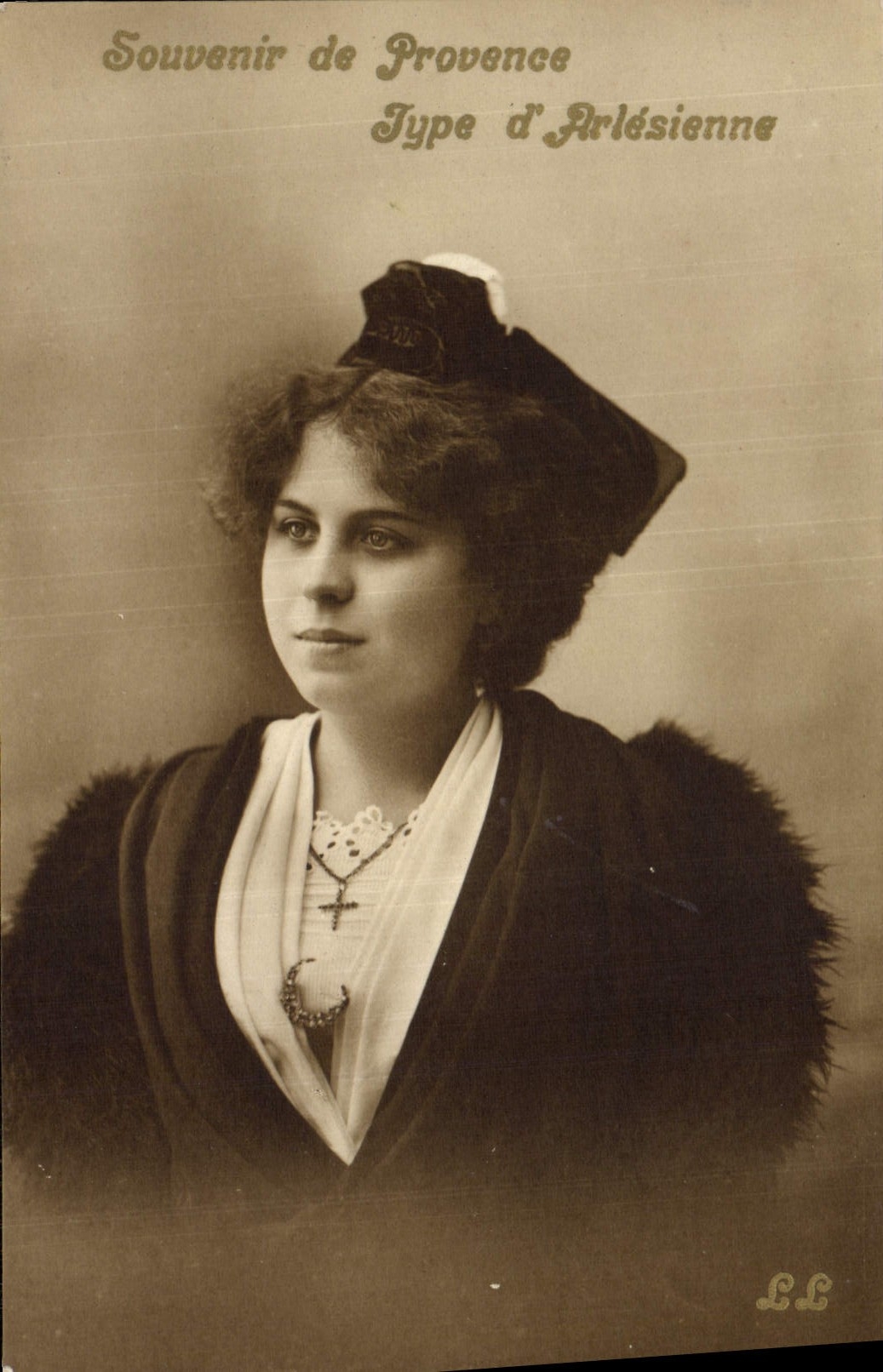 VINTAGE POSTCARD Fantasy Woman Provence Arlesienne Arles Folklore