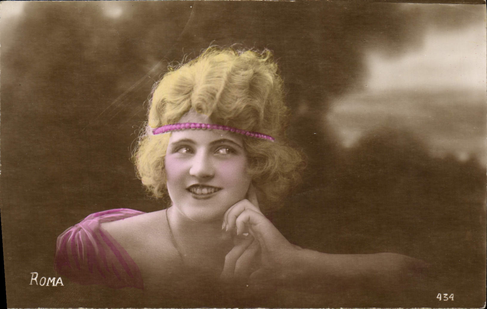 VINTAGE POSTCARD Fantasy Roma Woman