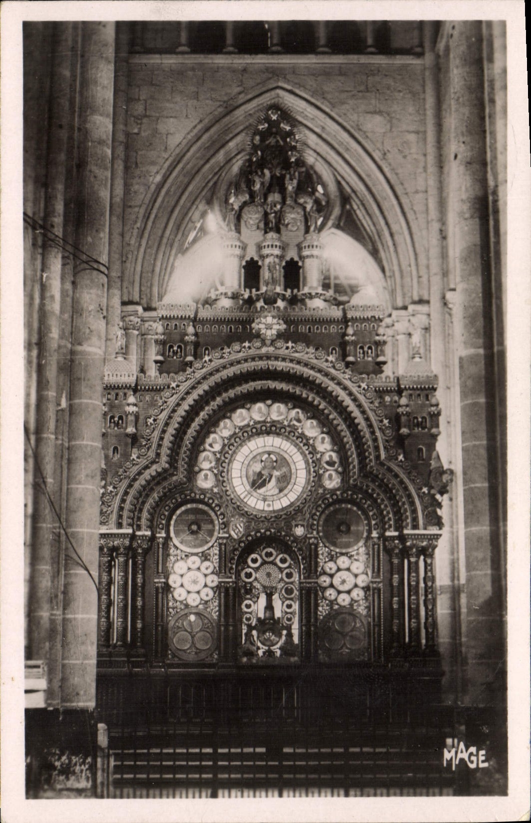 CPA Beauvais La Cathedrale L'Horloge Astronomique