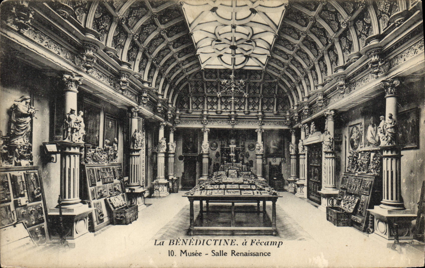 CPA La Benedictine a Fecamp Musee Salle Renaissance