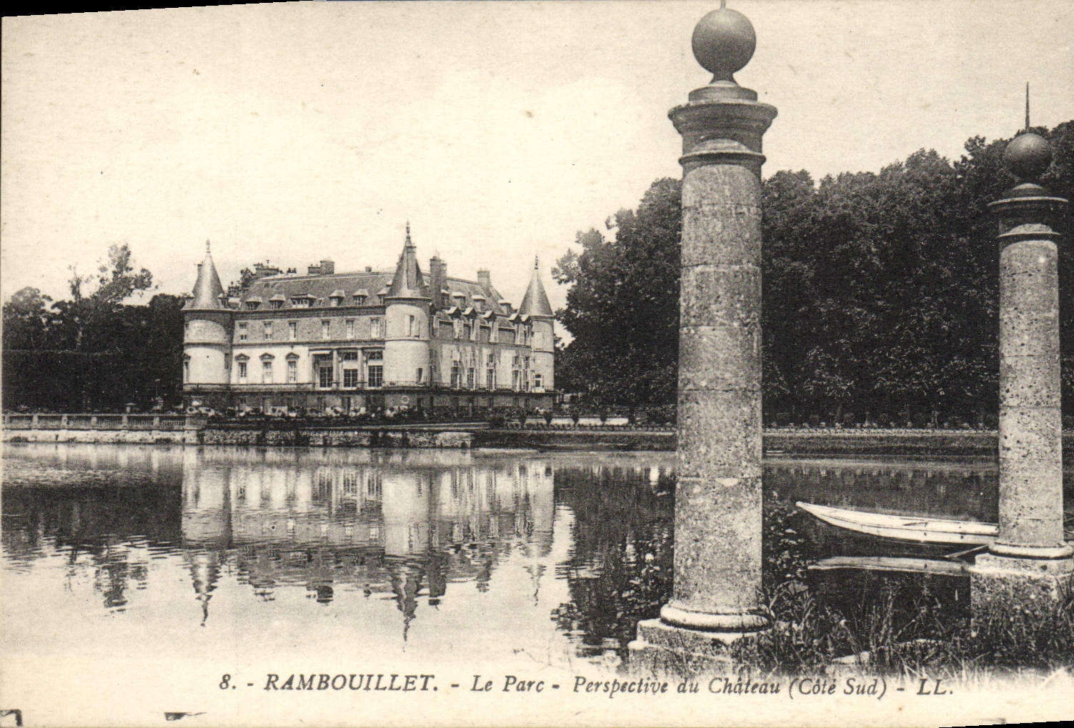 CPA Rambouillet Le Parc Perspective du Chateau