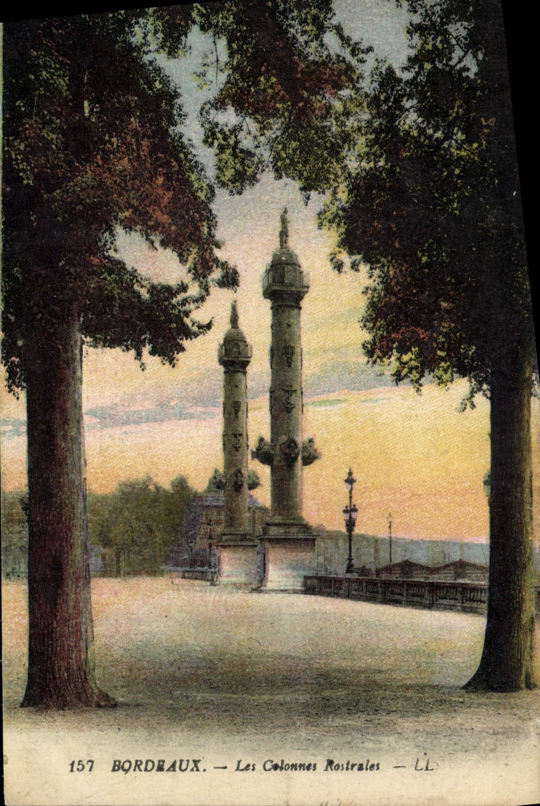 CPA Bordeaux Les Colonnes Rostrales