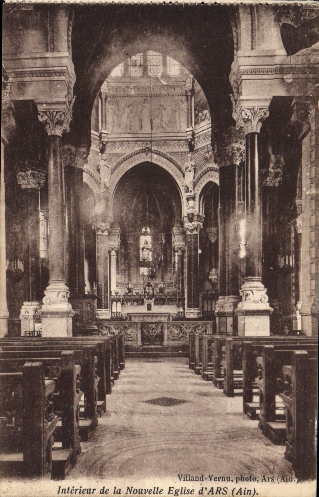 CPA Ars Interieur de la Nouvelle Eglise d'Ars