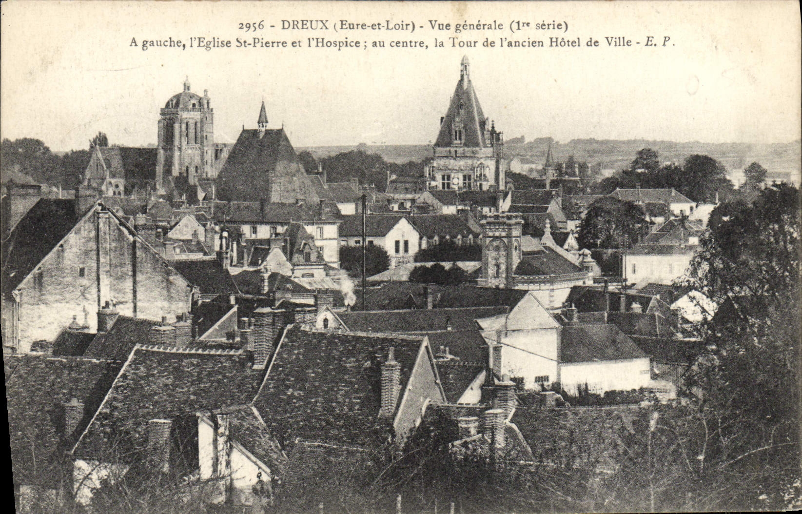 CPA Dreux Vue Generale Eglise St Pierre et l'hospice La tour de l'ancien Hotel de ville