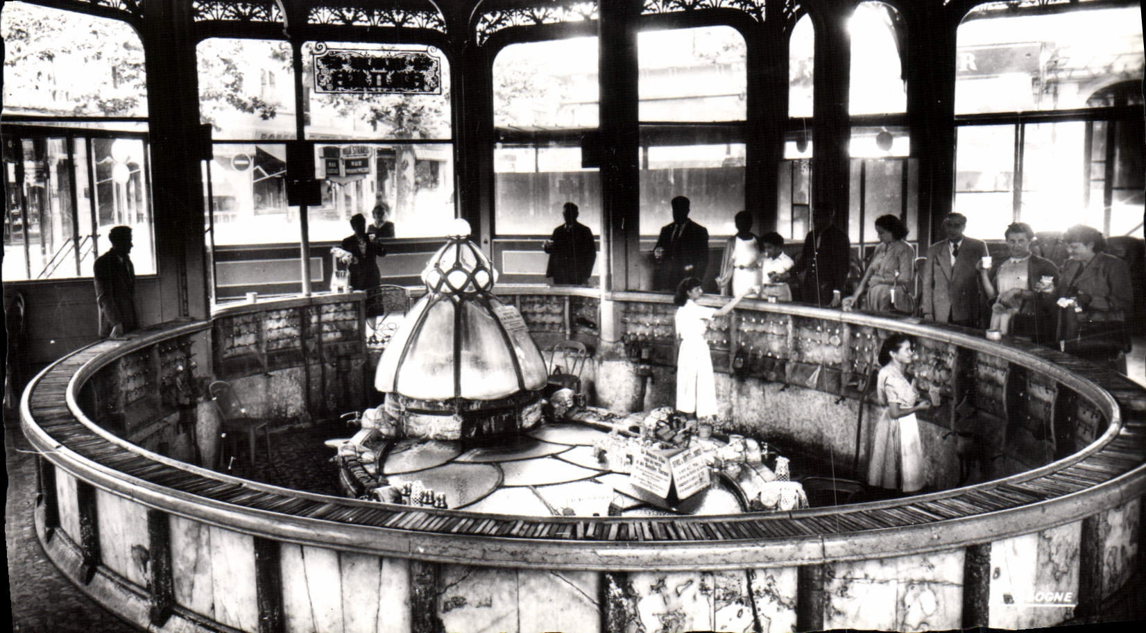 MODERN CARD Vichy Reine of the Towns of Water Large Source roasts