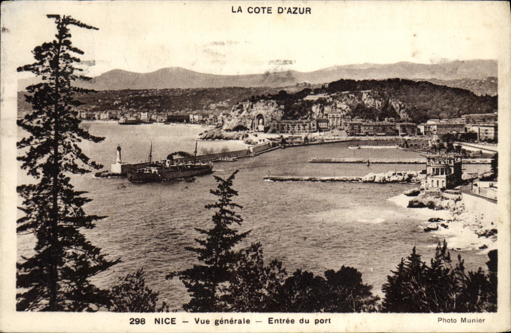 CPA Nice Vue Generale Entree du port Bateau