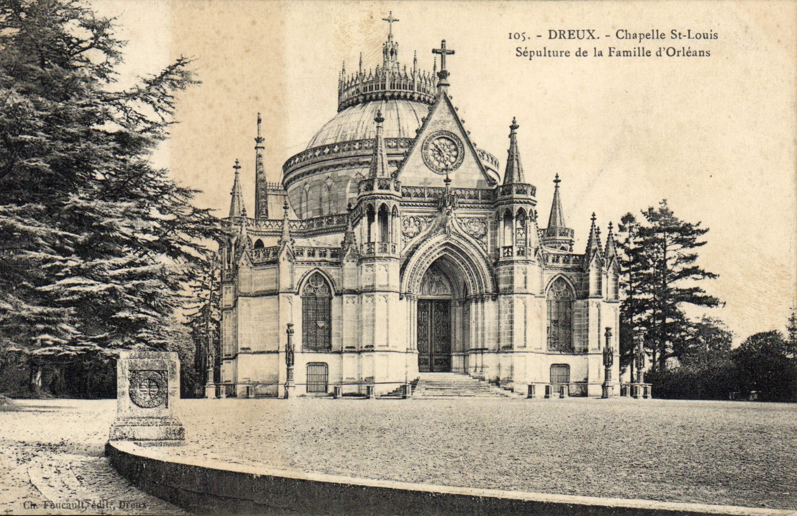 CPA Dreux Chapelle St Louis Sepulture de la Famille d'Orleans 