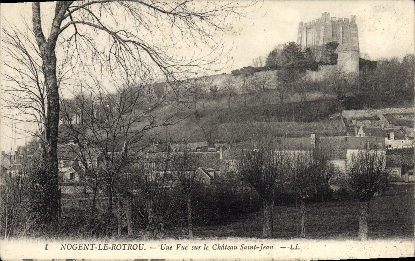 CPA Nogent Le Rotrou Une Vue Sur le Chateau Saint Jean