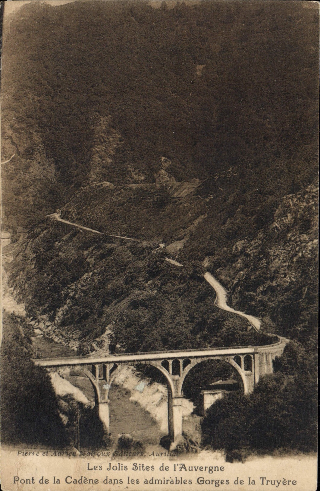 CPA Les Jolis Sites de L'Auvergne Pont de la Cadene dans les Admirables gorges de la Truyere 