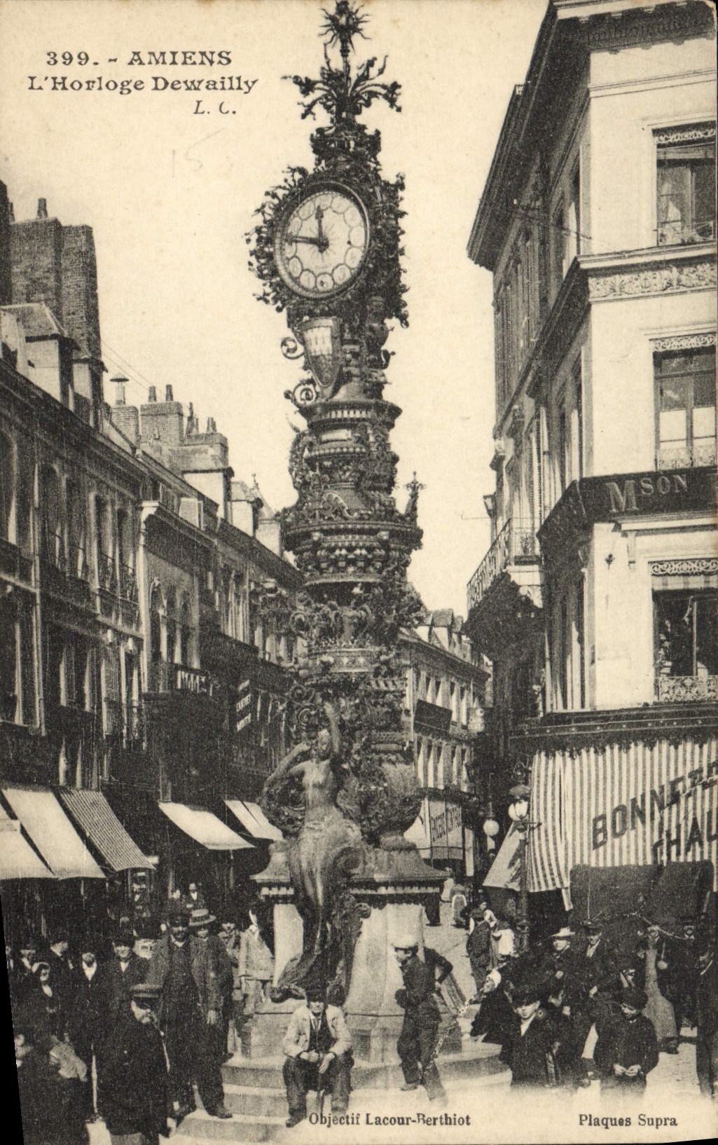 CPA Amiens L'Horloge Dewailly Enfants
