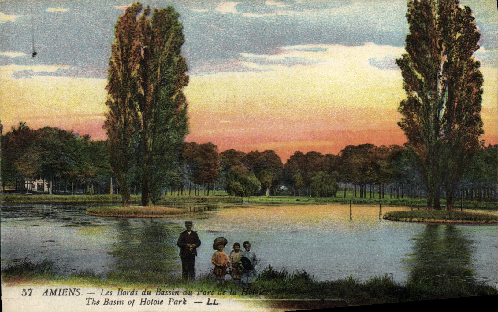 CPA Amiens Les Bords du Bassin 