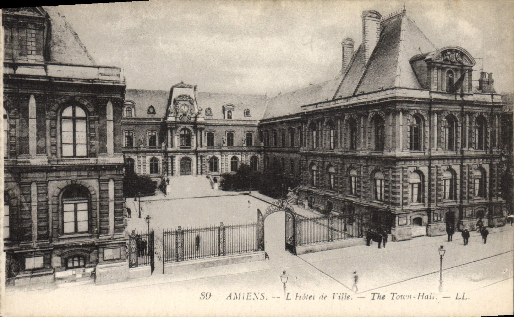 CPA Amiens L'Hotel de Ville