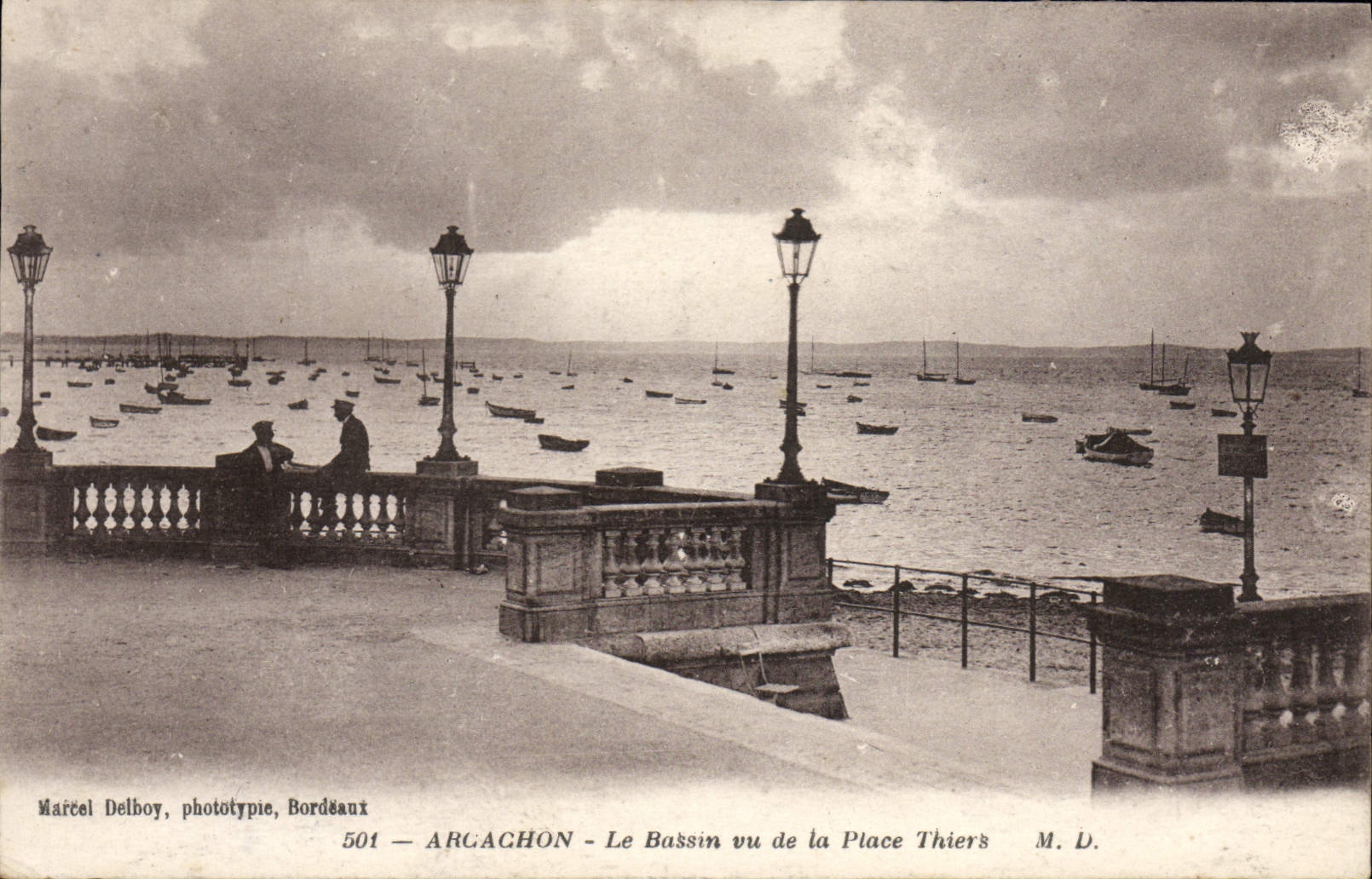 CPA Arcachon Le Bassin Vue de la Place Thiers