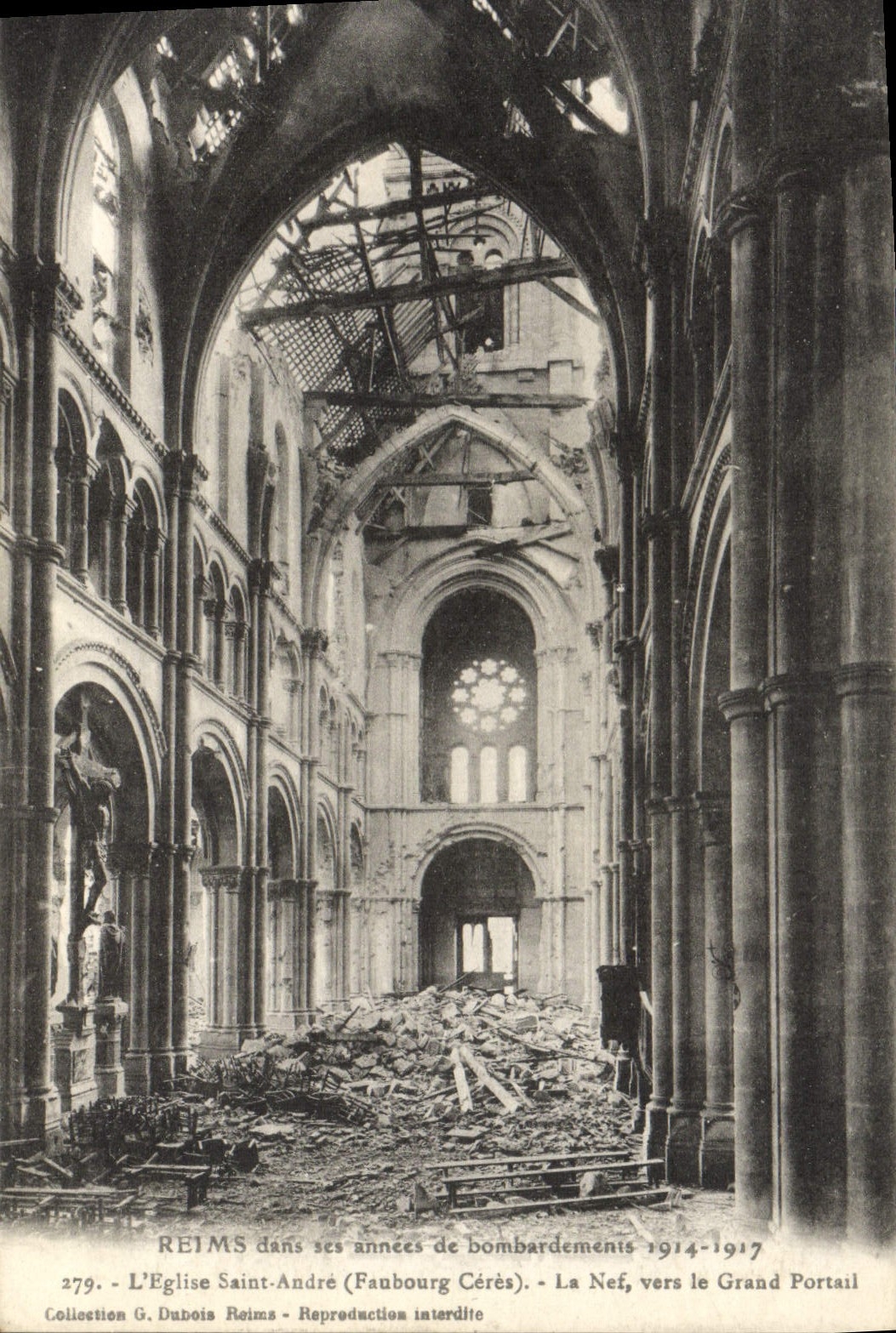 CPA Reims L'eglise Saint Andre La nef vers le grand portail Militaria