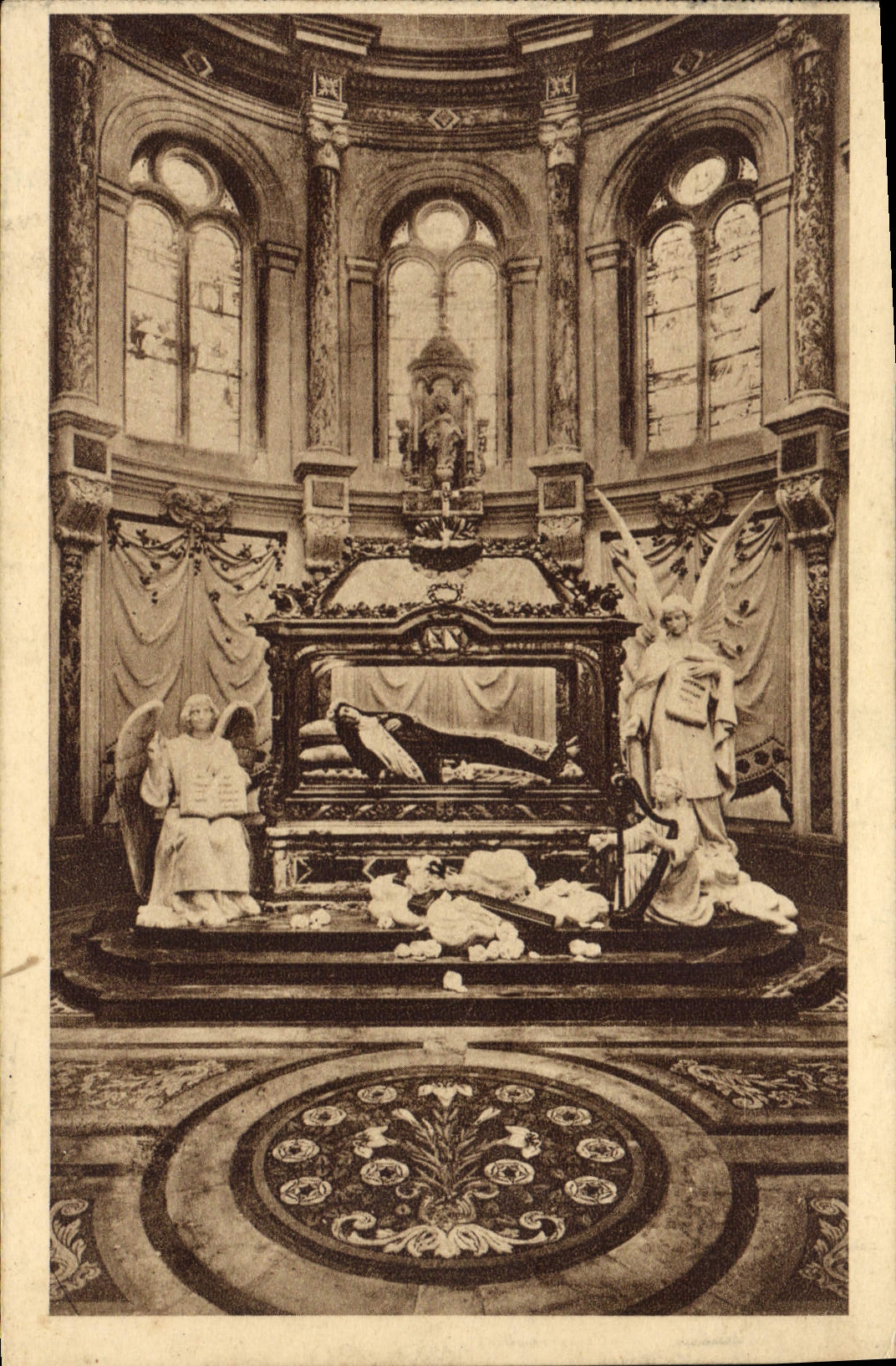 CPA Chapelle et chasse de Sainte Therese de l'Enfant Jesus Lisieux