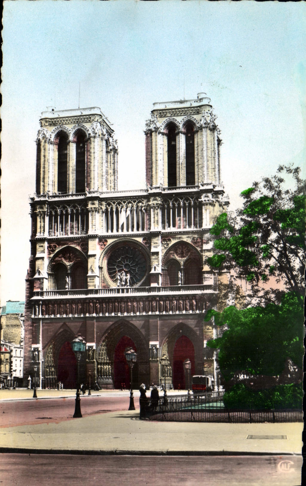 VINTAGE POSTCARD Paris Notre Dame of bets