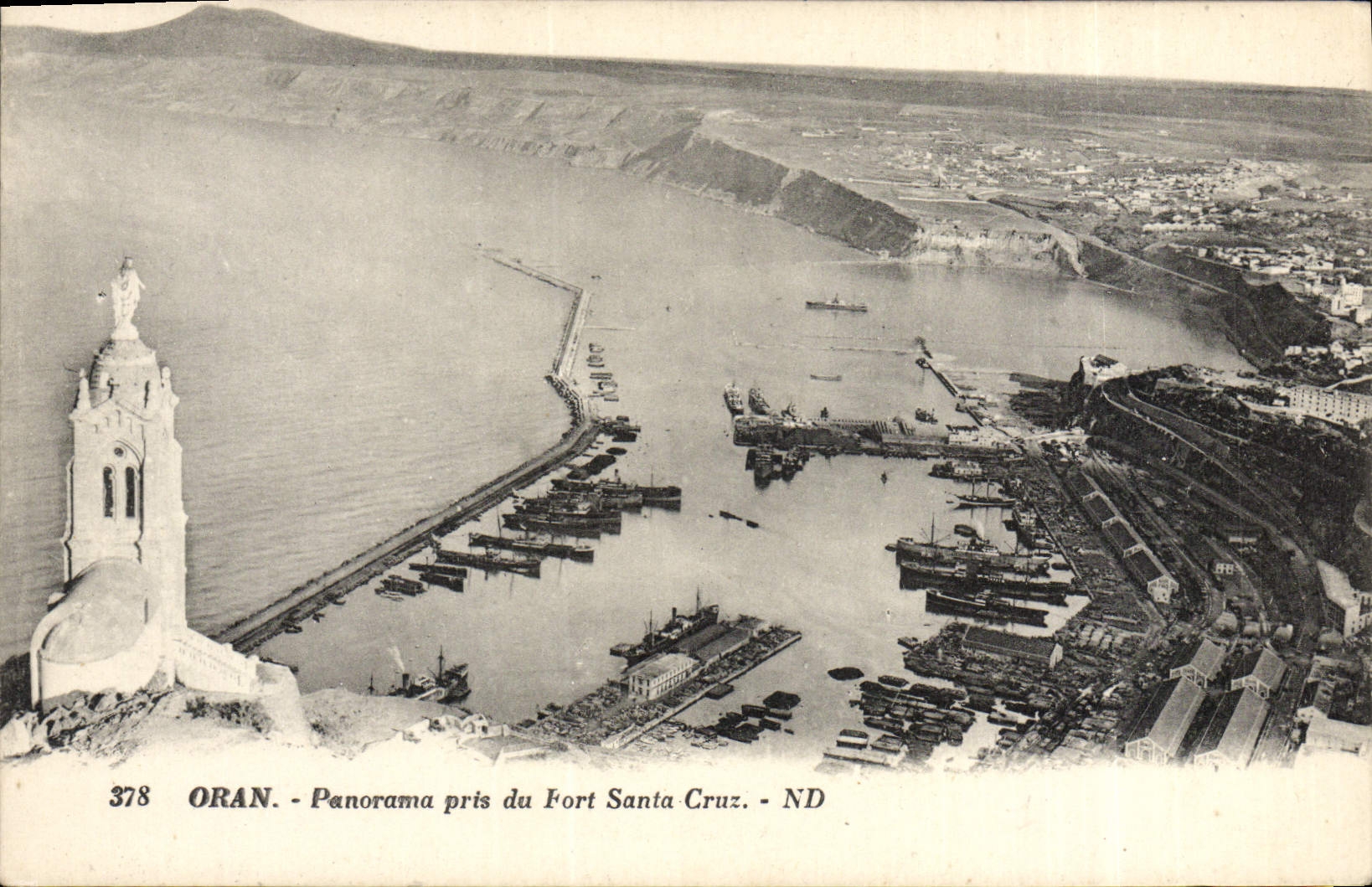 CPA Oran Panorama Pris du Fort Santa Cruz Bateaux