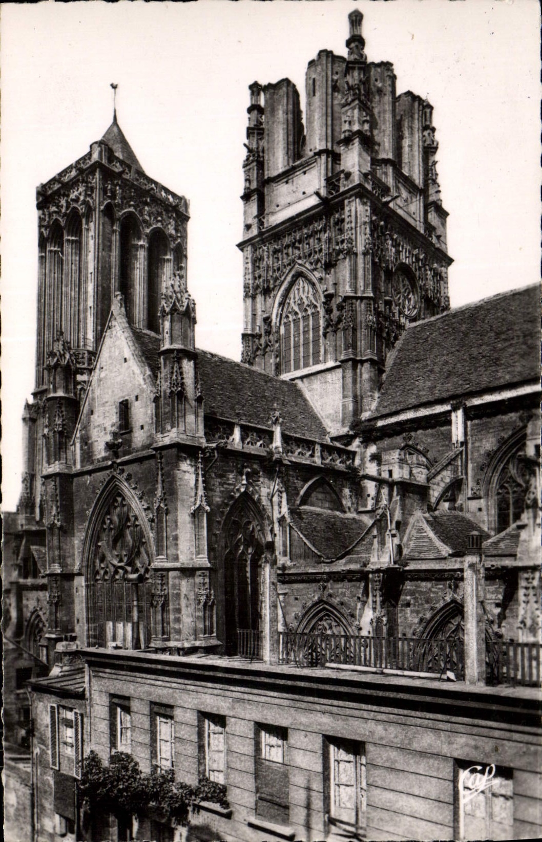 CPM Caen L'Eglise Saint Jean et la Tour penchee