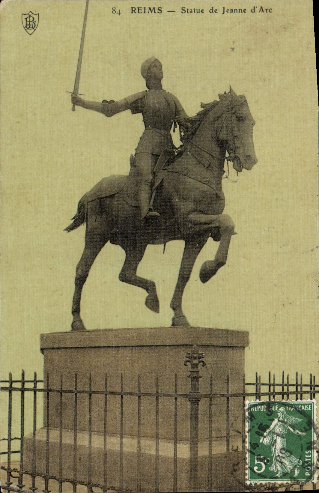 CPA Reims Statue de Jeanne d'Arc (carte toilee)