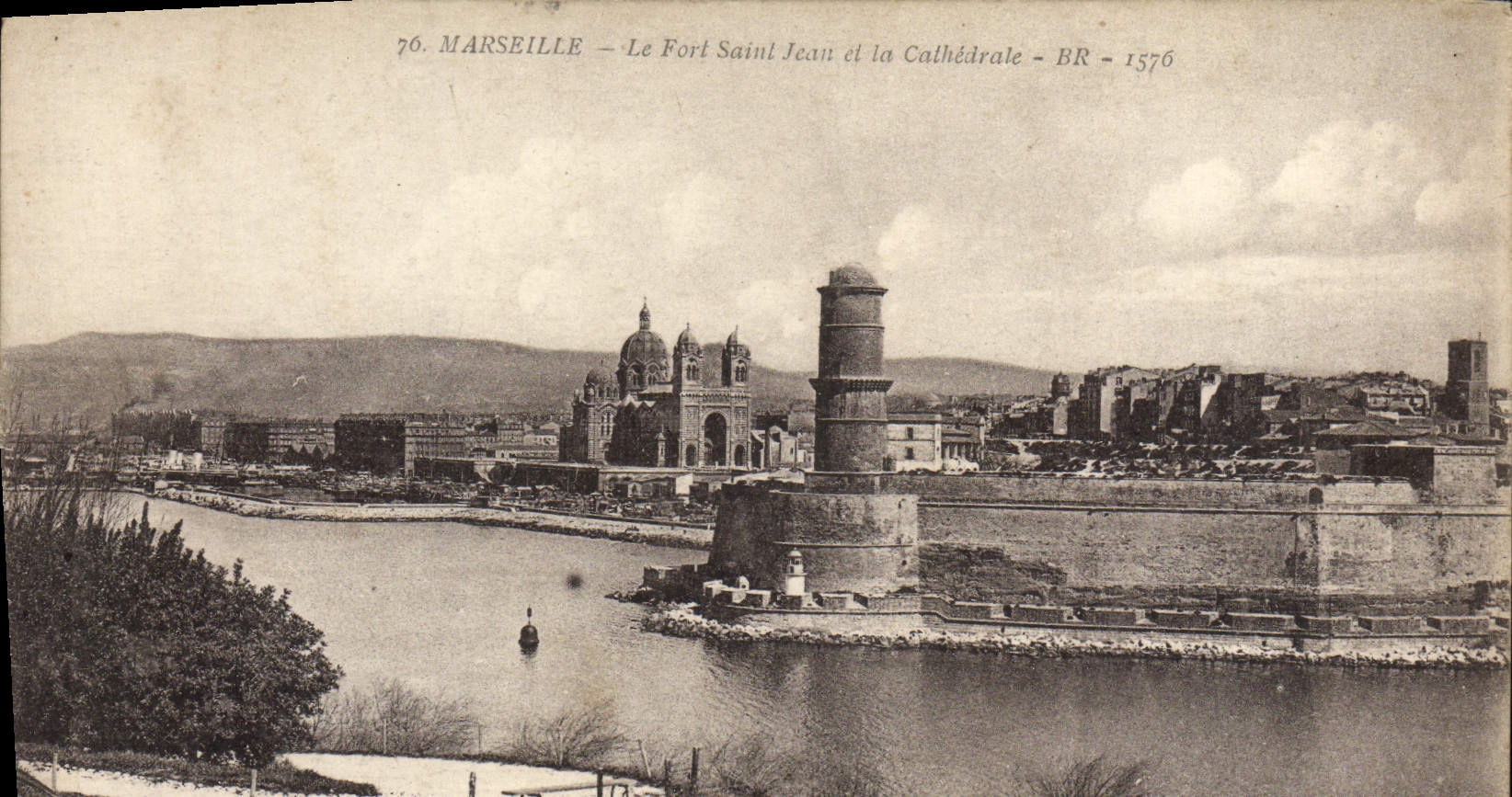 CPA Marseille Le Fort Saint Jean Et La Cathedrale