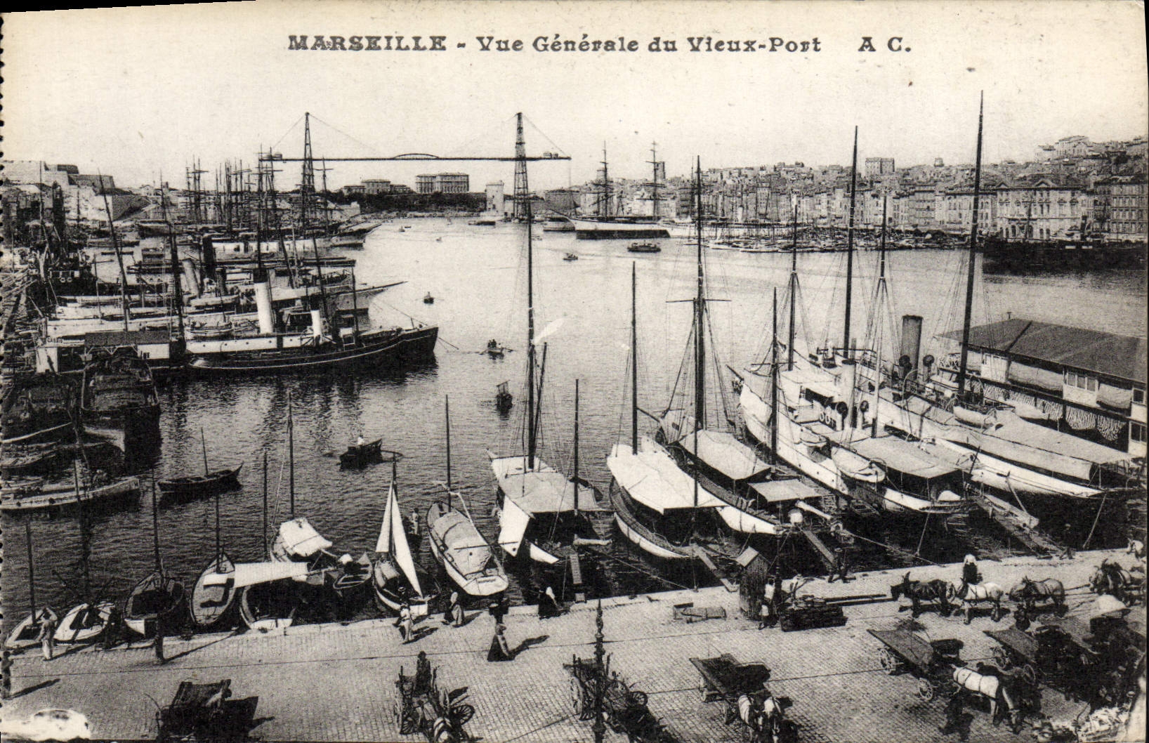 CPA Marseille Vue Generale Du Vieux Port Bateaux