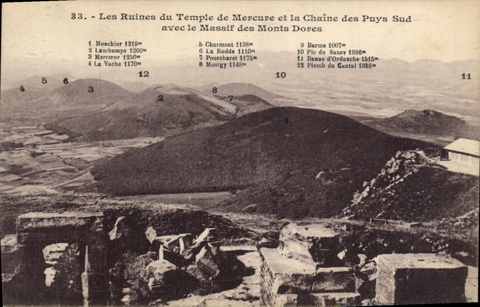 CPA Les ruines du temple de Mercure et la chaine des Puys Sud avec le massif des Monts Dores