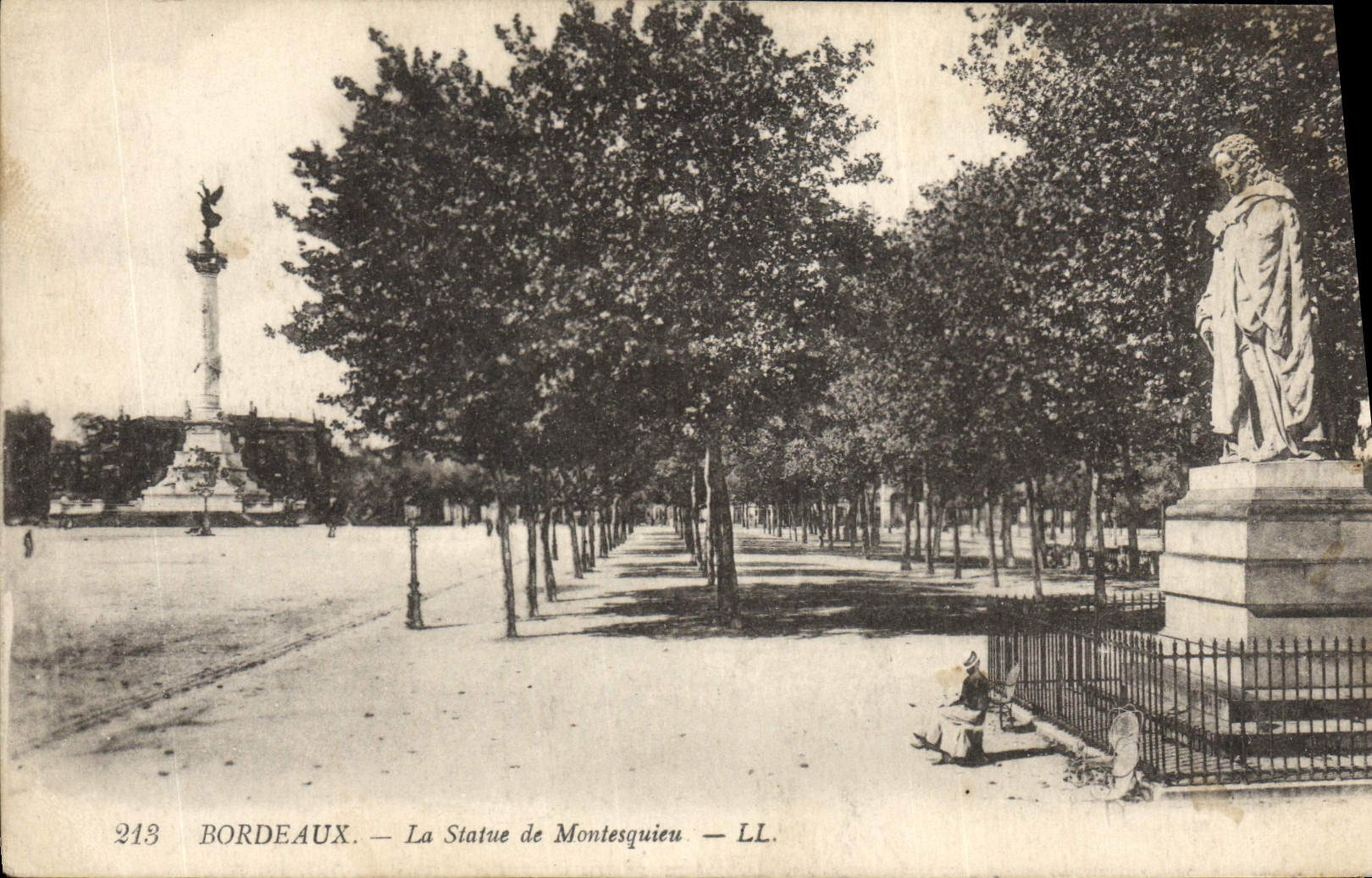 CPA Bordeaux La Statue De Montesquieu