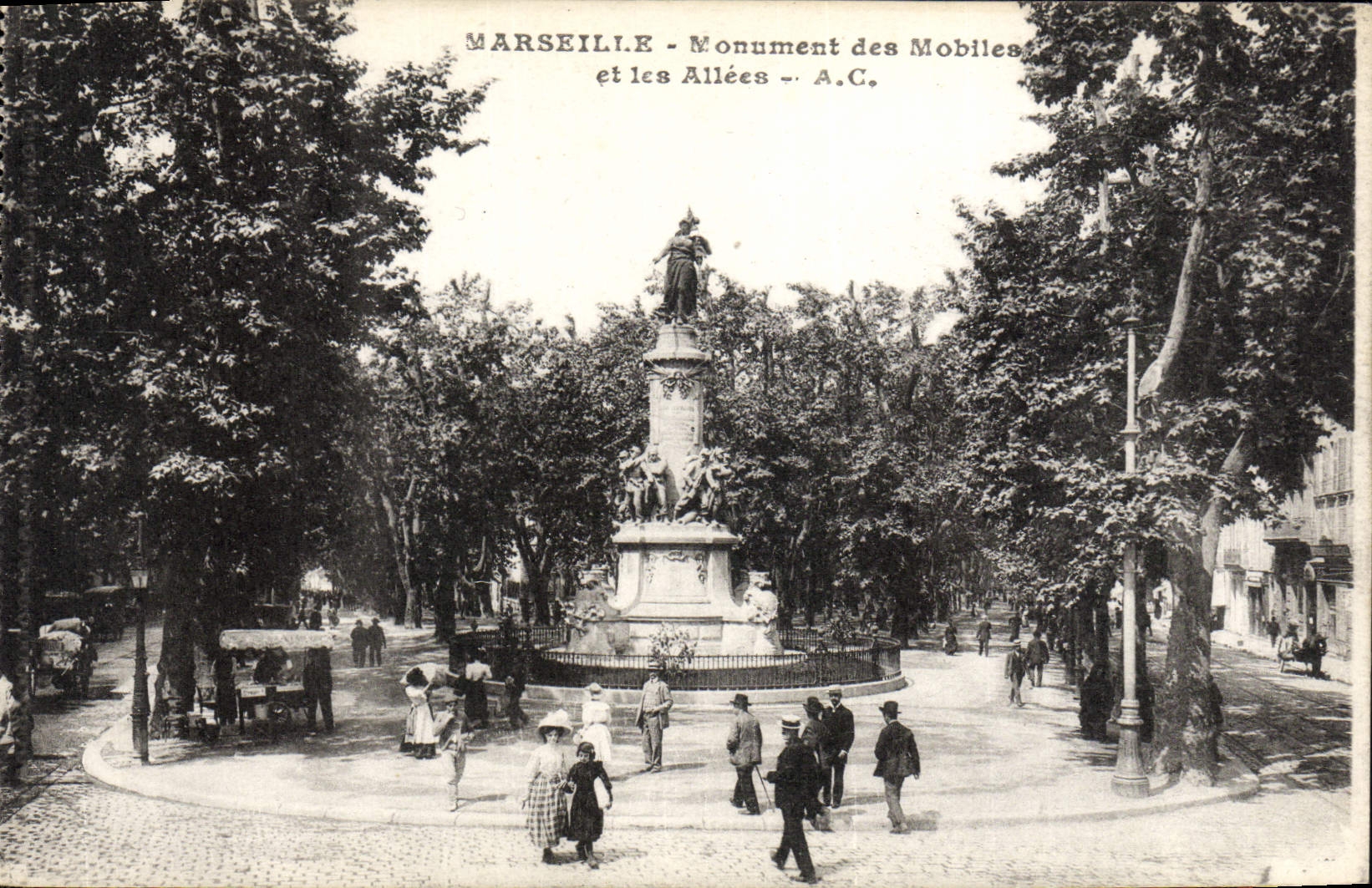 CPA Marseille Monument Des Mobiles Et Les Allees