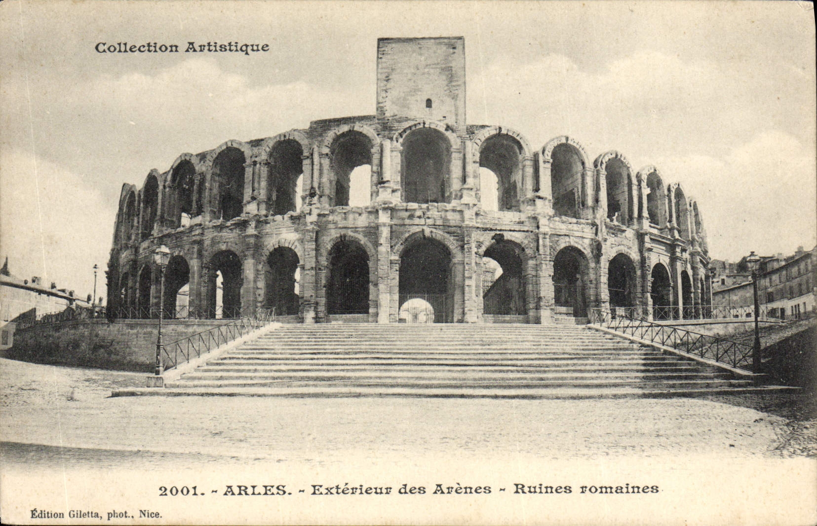 CPA Arles Exterieur Des Arenes Ruines Romaines