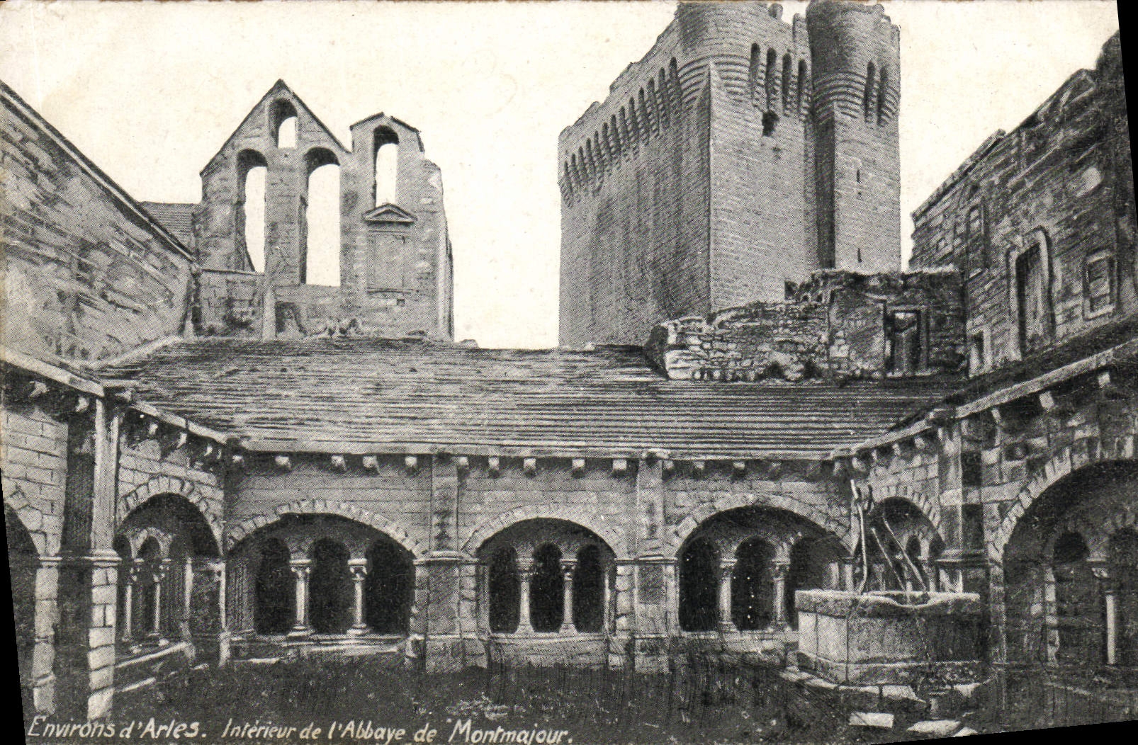 CPA Environs d'Arles Interieur De I'Abbaye De Montmajour