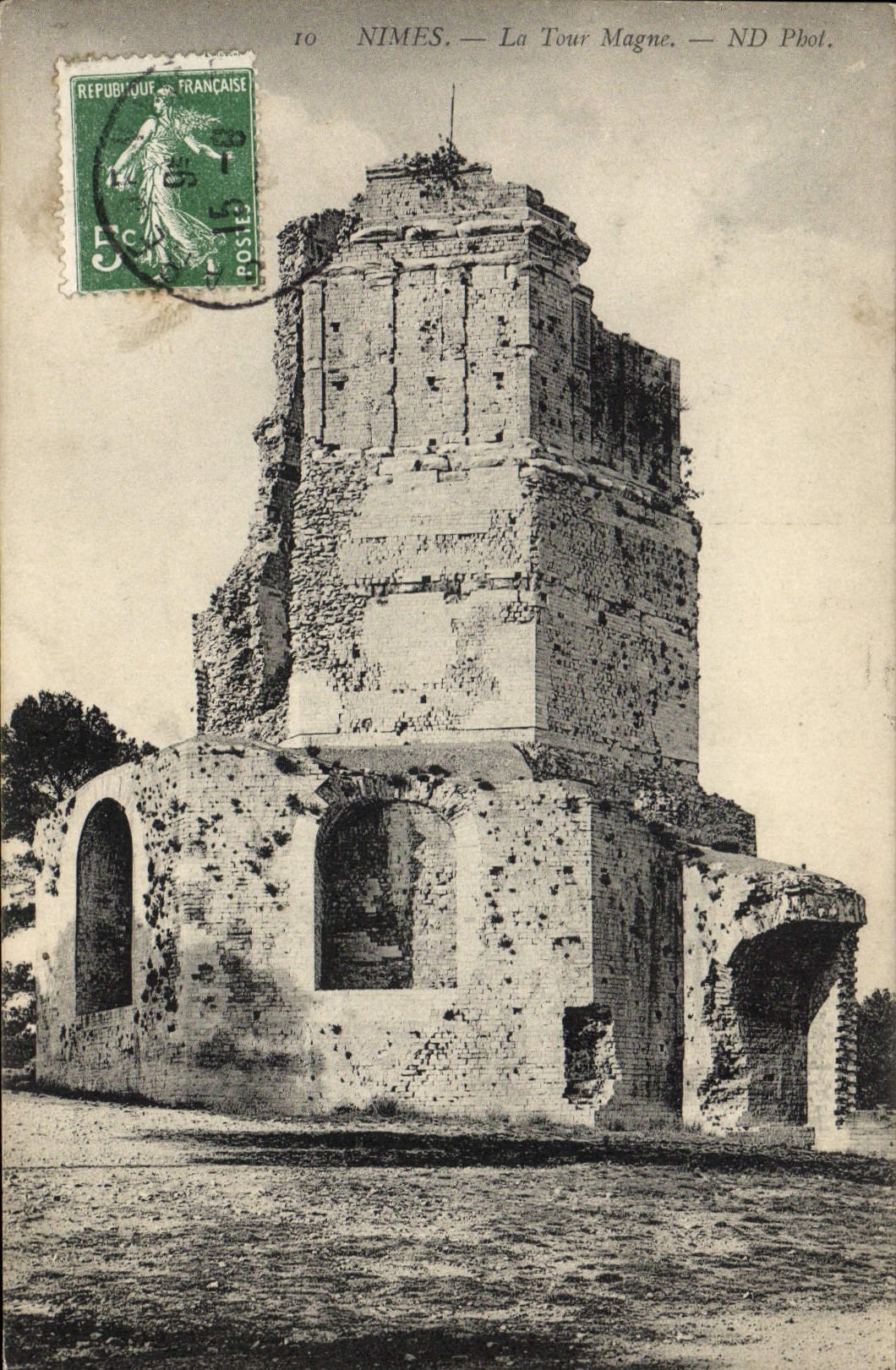 CPA Nimes La Tour Magne