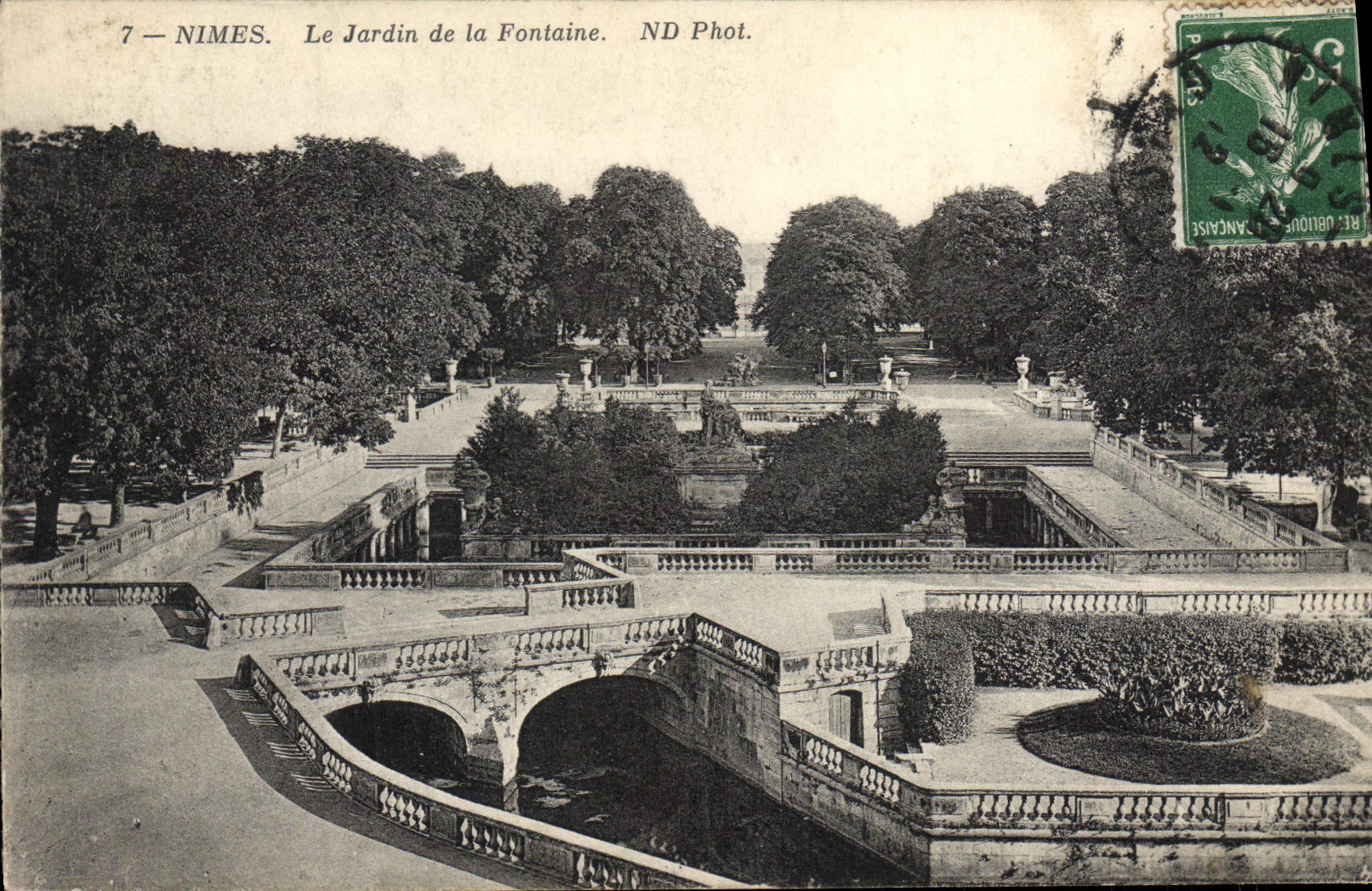 CPA Nimes Le Jardin De La Fontaine