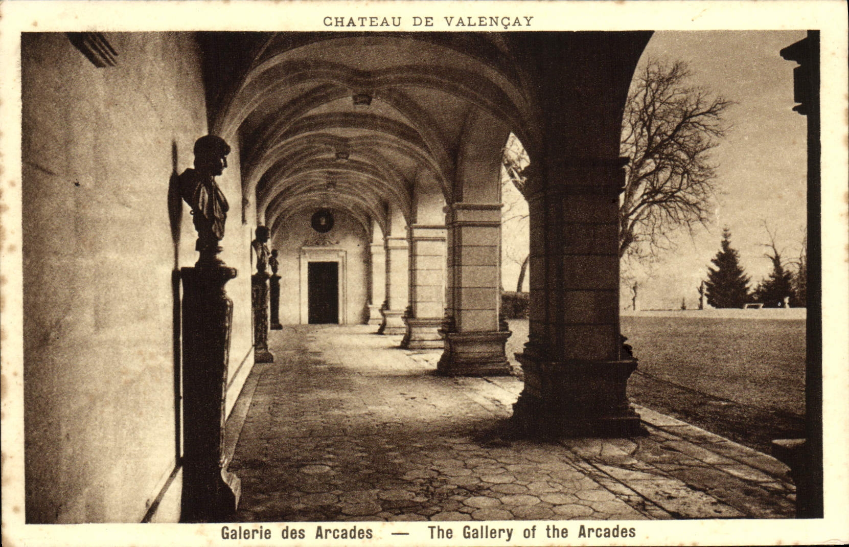 CPA Chateau De Valencay Galerie des arcades