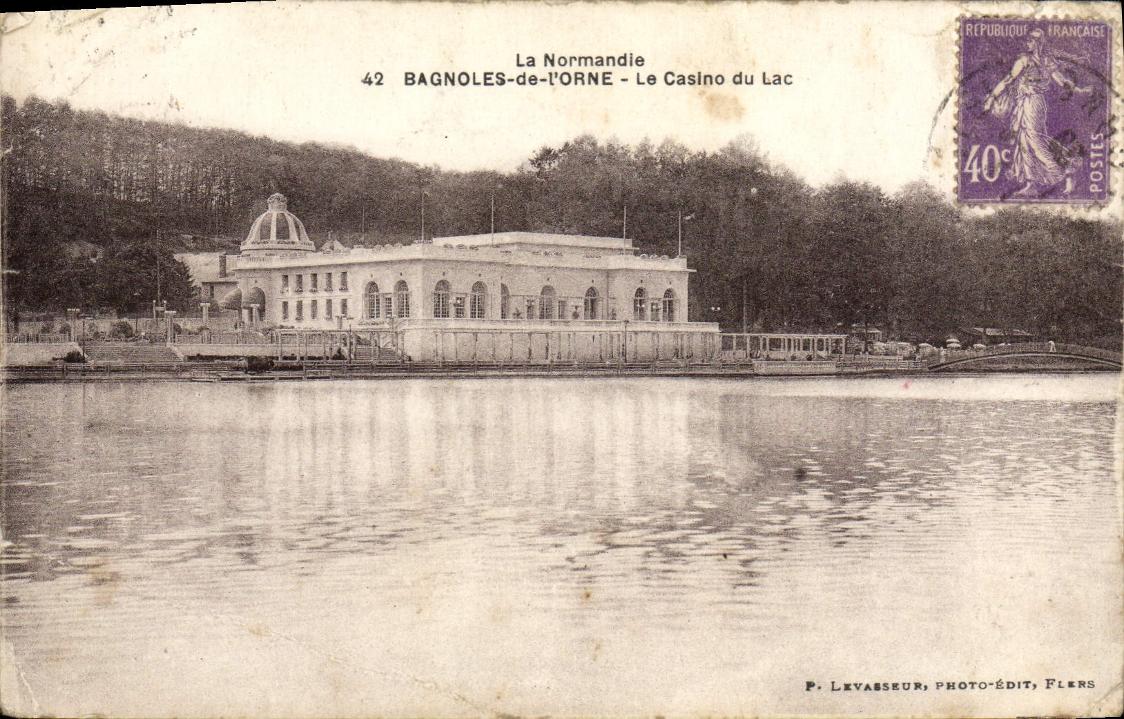 CPA La Normandle Bagnoles De I'Orne Le Casino Du Lac