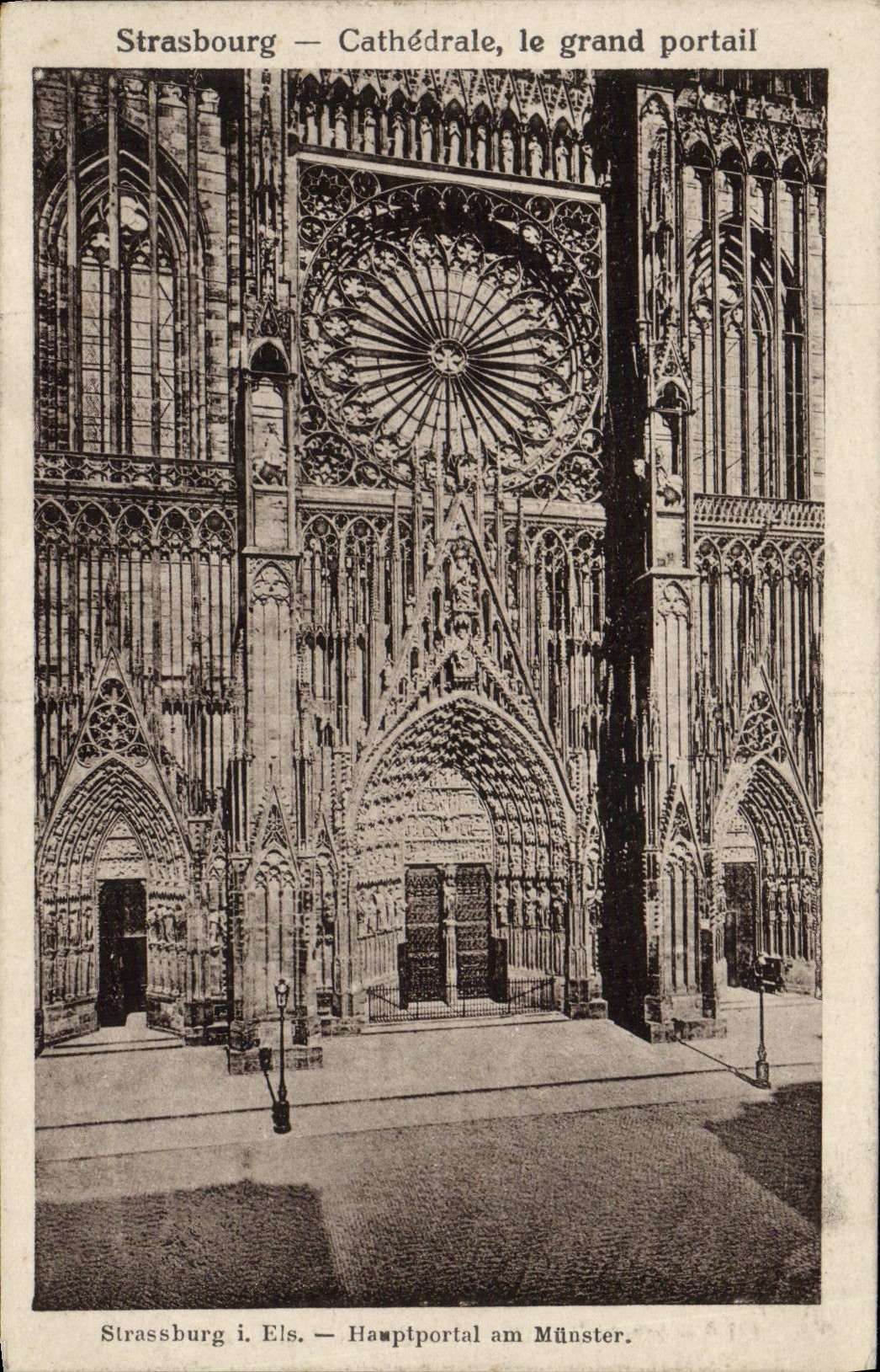 VINTAGE POSTCARD Strasbourg Cathedral the large gate