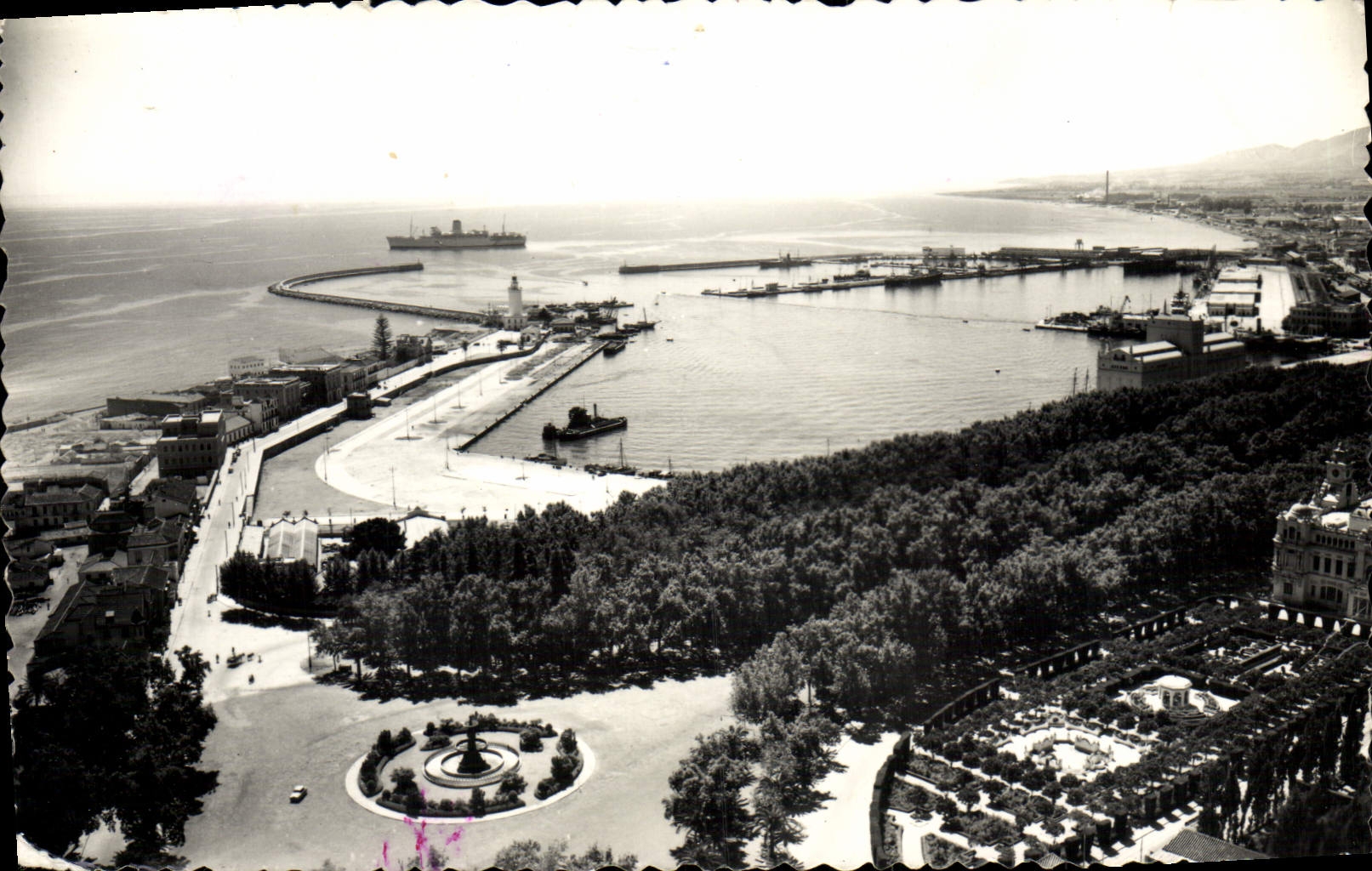CPM Malaga Vista panoramica del Puerto 
