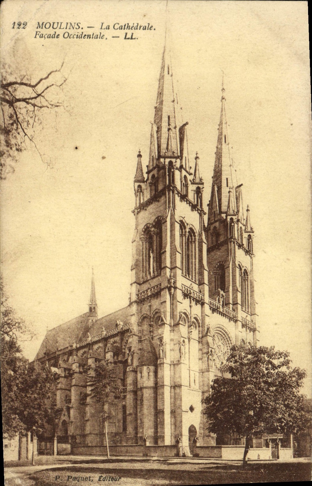 VINTAGE POSTCARD Moulins the cathedral Western Frontage