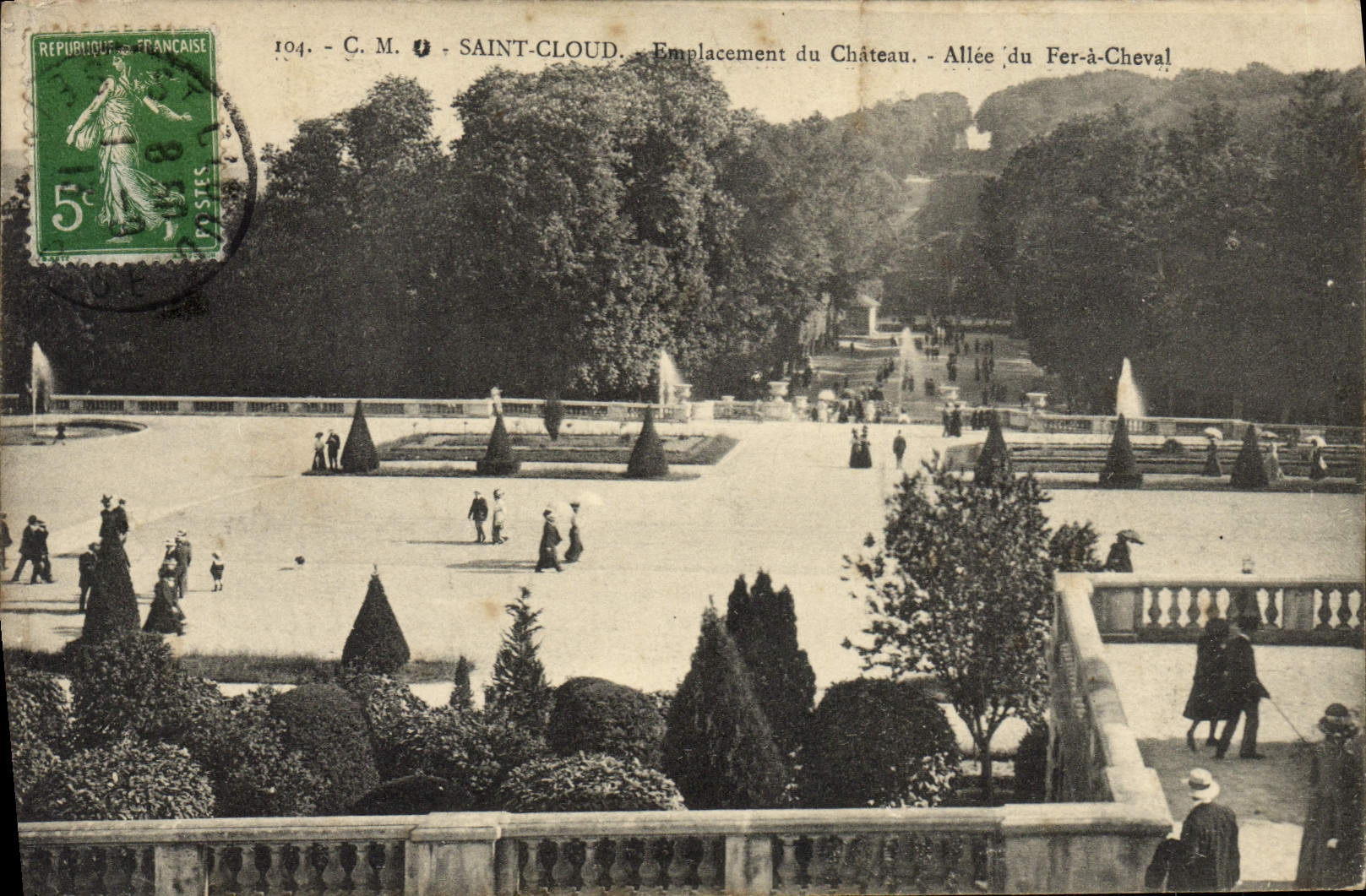 VINTAGE POSTCARD Saint Cloud Emplacement of the Allee castle from the Horseshoe