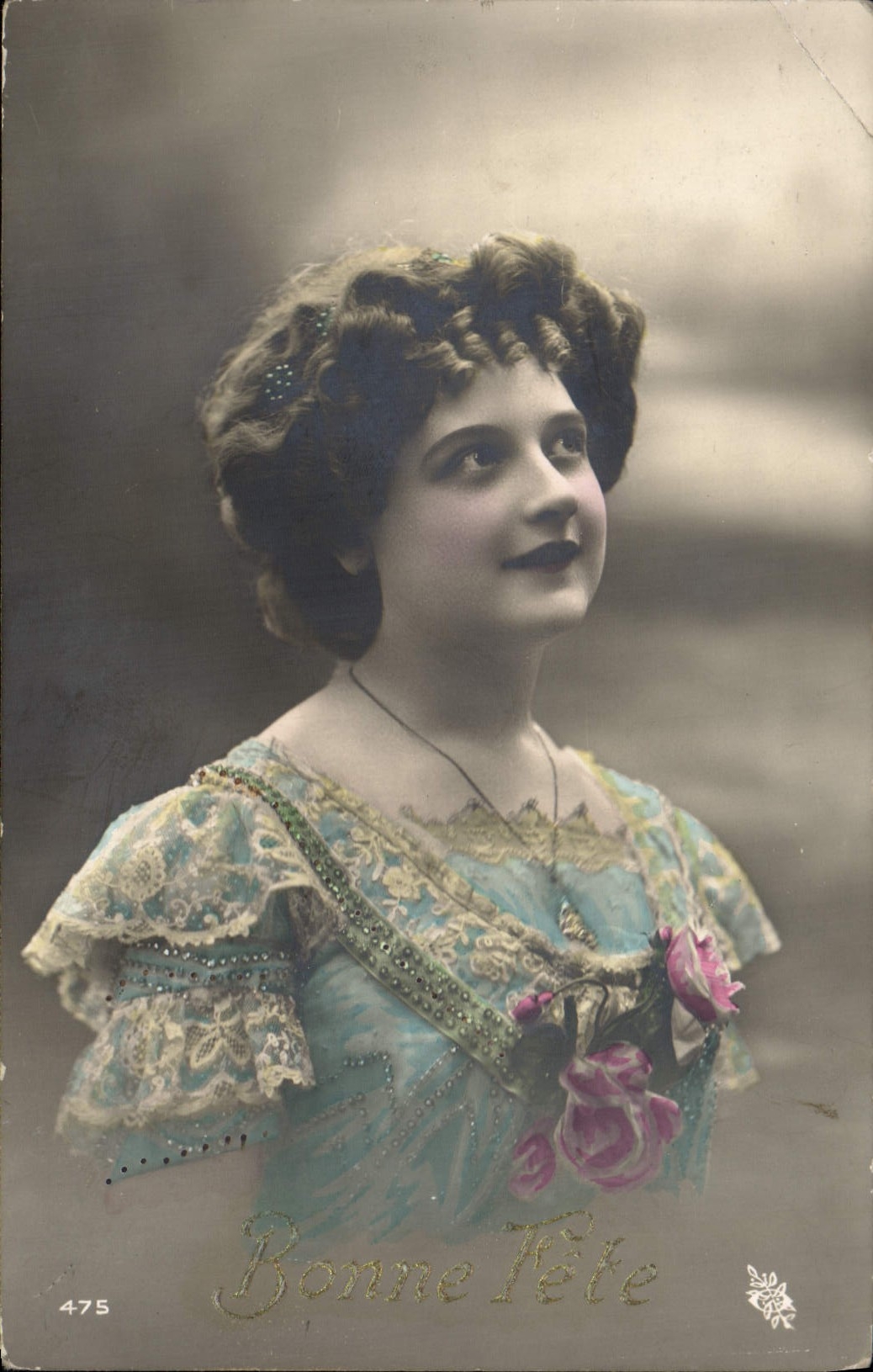 Mujer de la fantasía de la POSTAL de la VENDIMIA