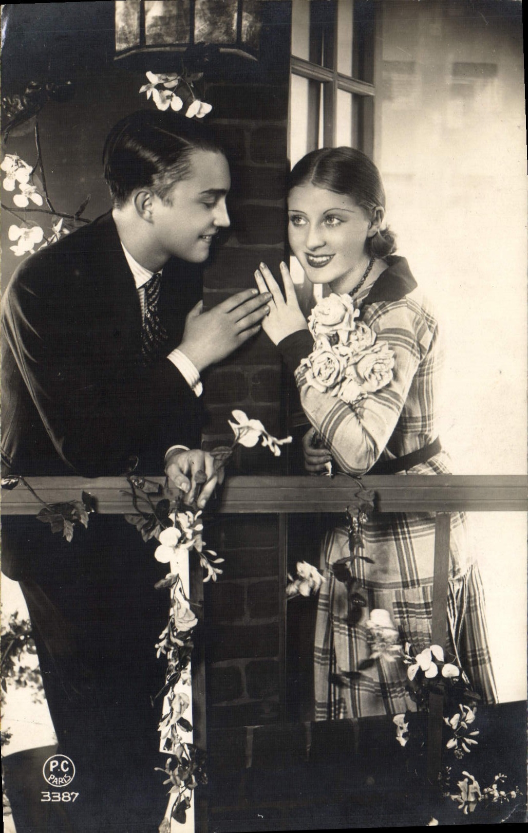 Mujer de la fantasía de la POSTAL de la VENDIMIA