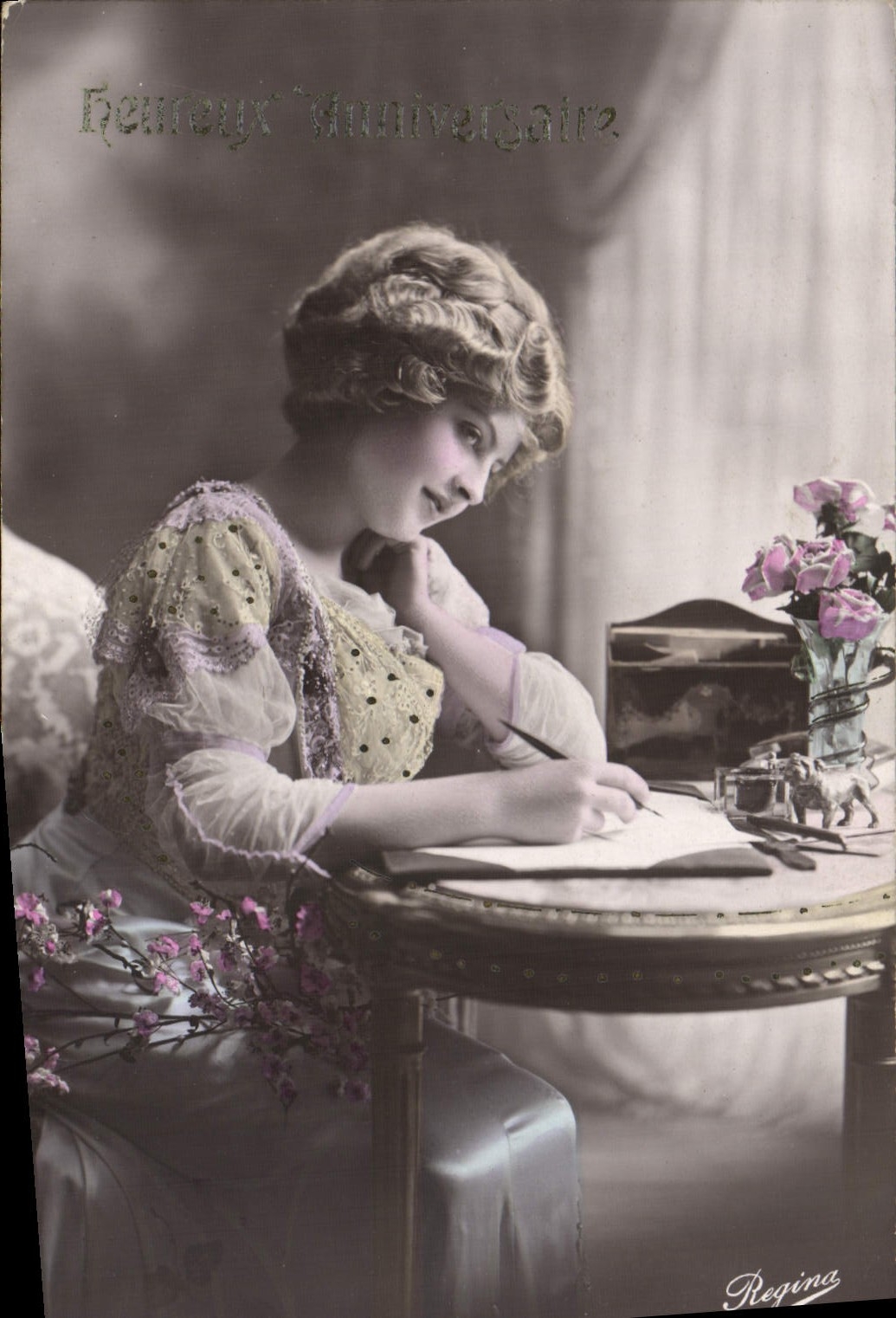 Mujer de la fantasía de la POSTAL de la VENDIMIA