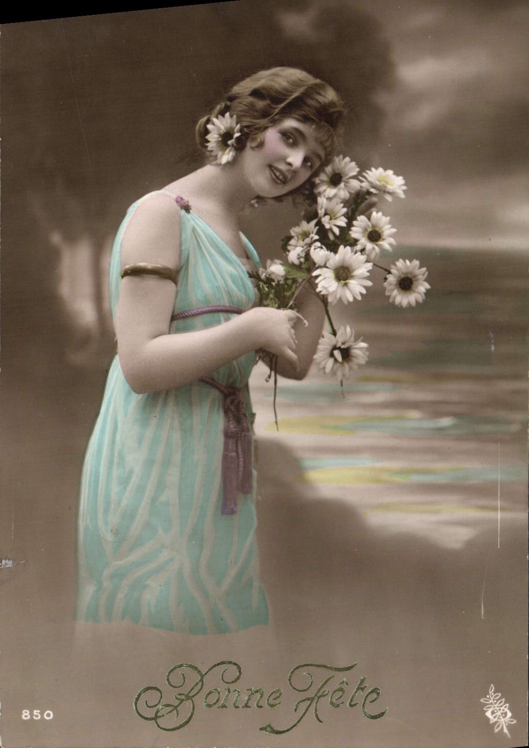 Mujer de la fantasía de la POSTAL de la VENDIMIA