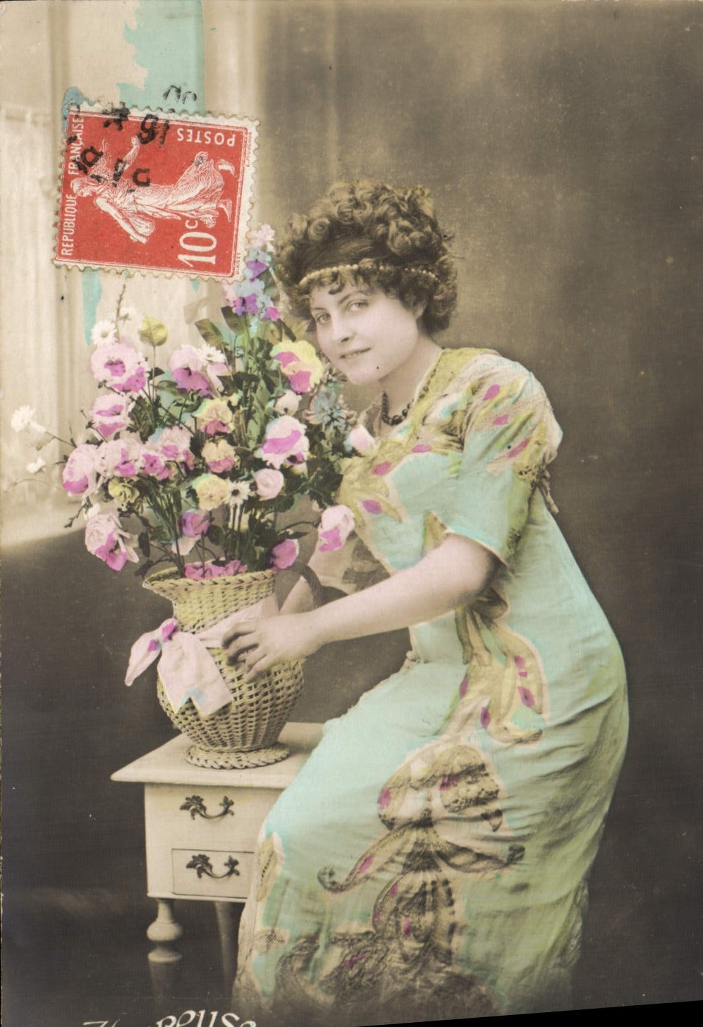 Mujer de la fantasía de la POSTAL de la VENDIMIA