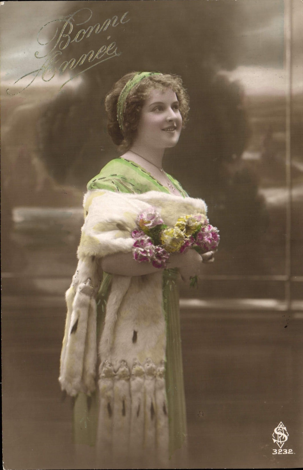 Mujer de la fantasía de la POSTAL de la VENDIMIA