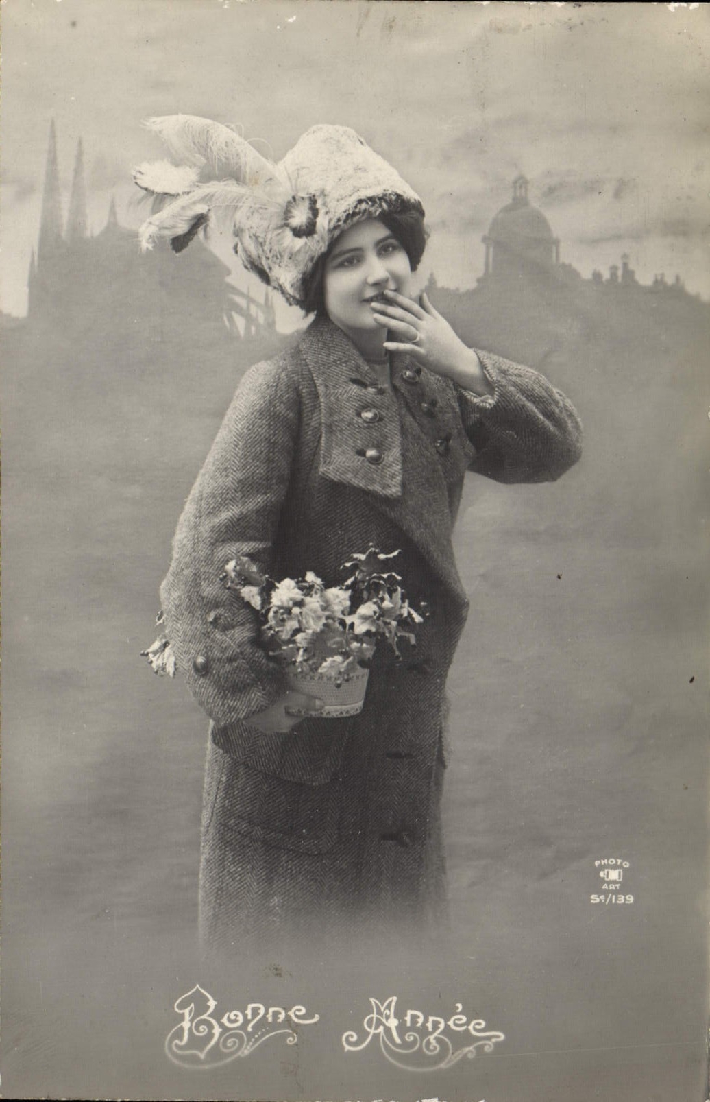 Mujer de la fantasía de la POSTAL de la VENDIMIA